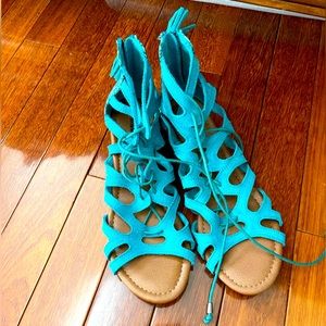 Minnetonka size 8 - brand new without box or tags.